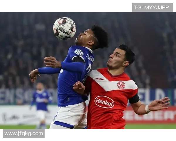 沙尔克04客场挺住压力,与法兰克福激战战平收场 沙尔克04客场挺住压力,与法兰克福激战战平收场